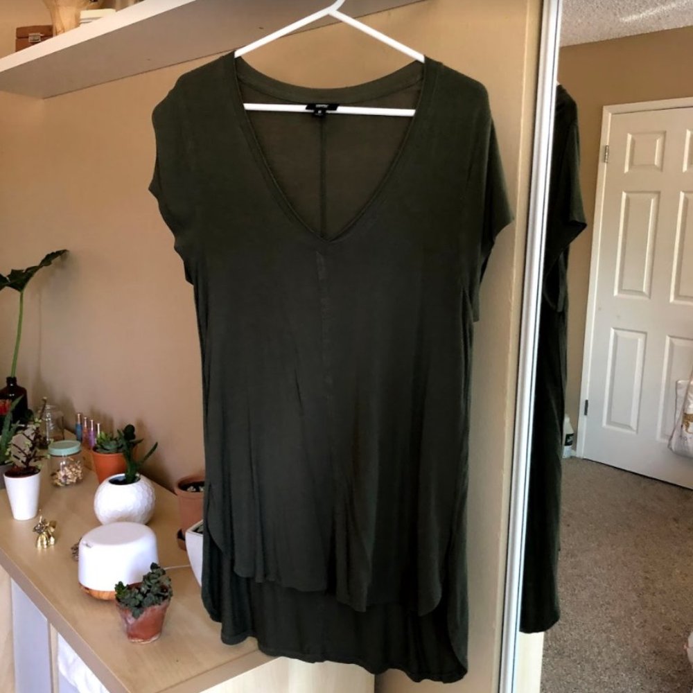 2/$20 Hi-lo Green V-neck t-shirt